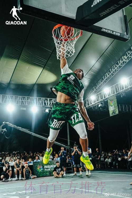 凯尔登-约翰逊全场8中5，三分4中3得到15分2篮板